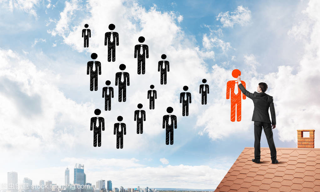 屋顶上的年轻商人 人力资源的新视角